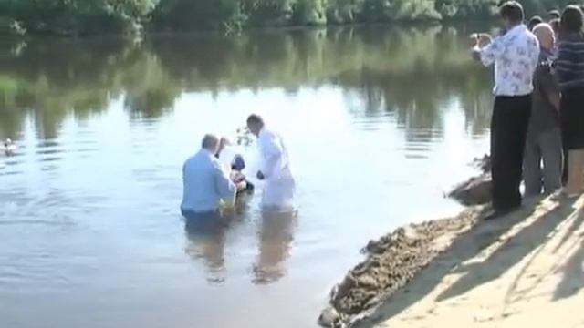 Святое водное крещение на берегу реки Днепр смотреть онлайн