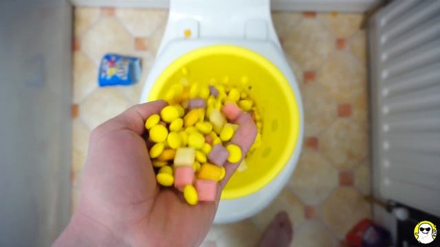 Will it Flush? Lots Of Starburst & M&Ms смотреть онлайн