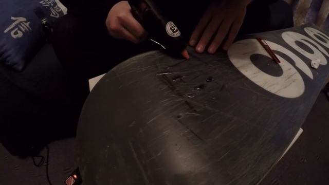 Ремонт сноуборда в домашних условиях с помощью клеевого пистолета (Repair snowboard ) смотреть онлайн