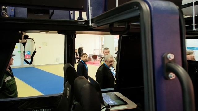 Гусеничный вездеход пластун на выставке НЕФТЬ и ГАЗ 2023 в Москве. смотреть онлайн