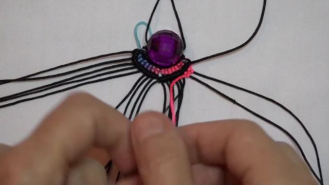 БРАСЛЕТ МАКРАМЕ ЯРКИЙ смотреть онлайн