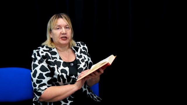 Любовь Михайловна Гоманова читает "Стихи о советском паспорте" В.В. Маяковского смотреть онлайн