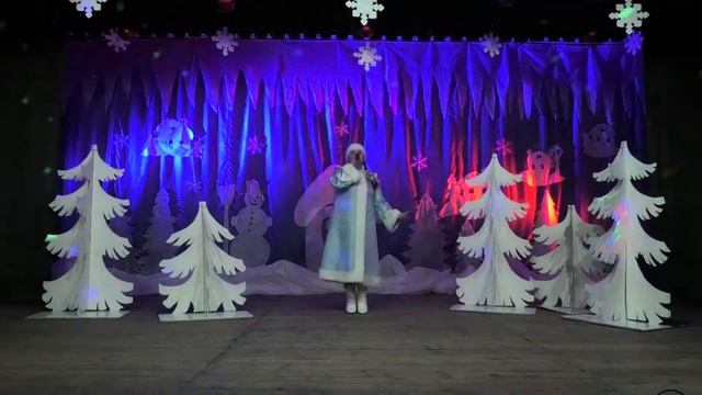 песня "Новый год" исполняет Оксана Канищева смотреть онлайн