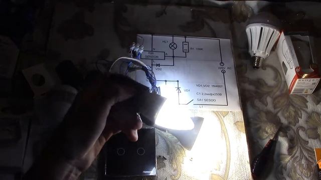 Как подключить сенсорный выключатель , датчик движения , светодиодные лампы . смотреть онлайн