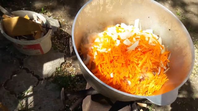 плов с курицей готовим на ракетной печи в походных условиях. смотреть онлайн