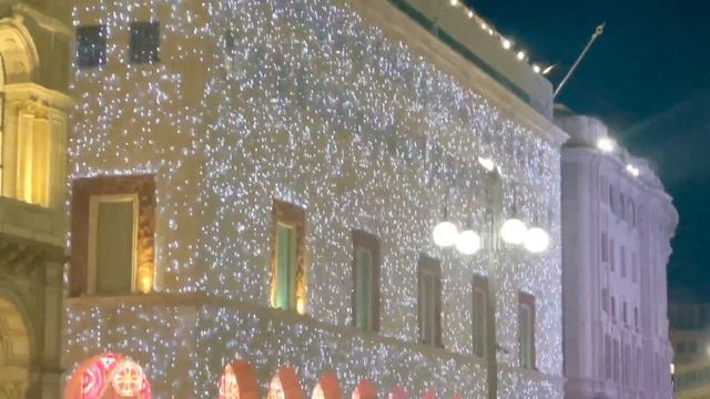 MILANO - RINASCENTE ILLUMINATA PER NATALE 2021 (4K) #rinascentenatale2021 смотреть онлайн