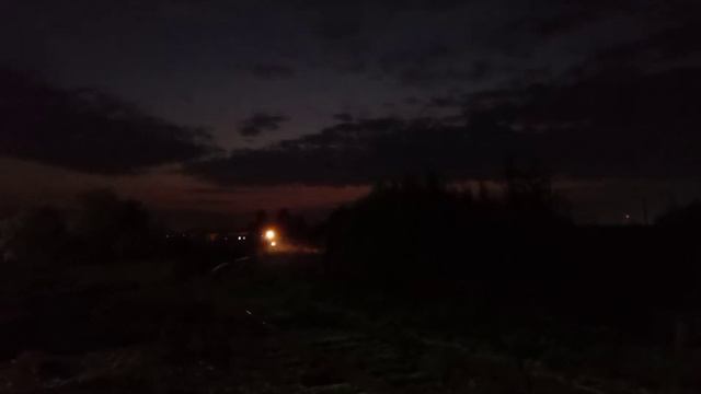 Тепловоз ТЭМ2-2973 с цистернами. Подъездной путь от станции Наугольный. смотреть онлайн