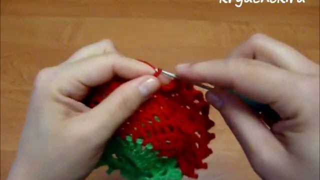 Прихватка Клубничка крючком. Часть 2 смотреть онлайн