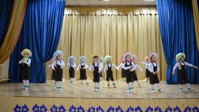 Ансамбль танца "АрабесК". Веселые грибочки. Детский танец. смотреть онлайн