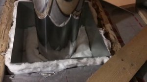 Как сделать пожаробезопасным проход дымохода через потолок и крышу