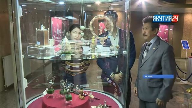 Якутяне смогут увидеть гагару, выполненную из 1,7 тысяч необработанных алмазов смотреть онлайн