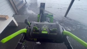 Аккумуляторный самоходный снегоуборщик Greenworks GD82ST56 краткий отзыв