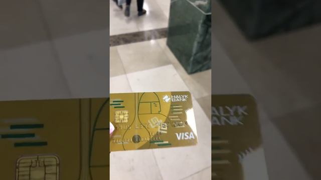 Что лучше банковская карта или наличность? смотреть онлайн