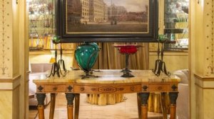 Необычная парижская квартира, которую ее владельцы превратили в "театр предметов".