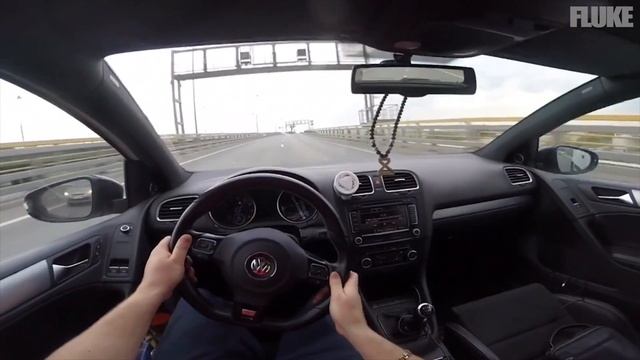 НЕРЕАЛЬНЫЕ ШАШКИ НА GOLF R/CRAZY CITY DRIVING IN TRAFFIC смотреть онлайн