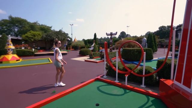 The Best Mini Golf Course Ever! | Lucky Hole In One! смотреть онлайн