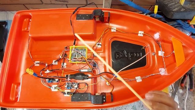 Внутреннее убранство корабля/Прикормочный корабль Дилан. смотреть онлайн