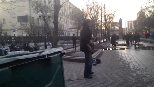 Уличный музыкант на Чистых прудах - Госпожа удача смотреть онлайн