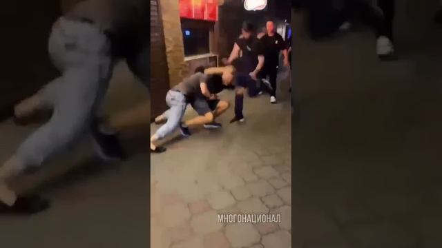 избили парней за отказ девушки познакомиться( Подробности в описании) смотреть онлайн