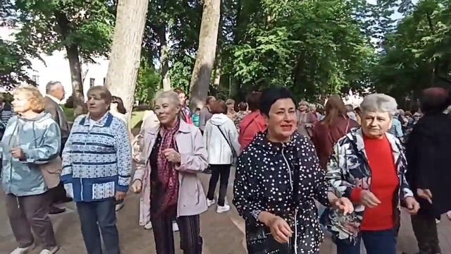 ТАНЦЫ ?? для пенсионеров в парке Культуры и отдыха 04.06.23 г. Калуга #танцы смотреть онлайн