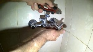 Замена кран-буксы. Ремонт смесителя в ванной комнате.