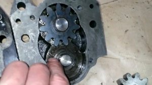 Масляный насос двигателя Д-144. Оригинал и Китай. В чем разница?Как узнать не разбирая?