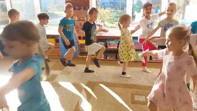 "Посвящение в студийцы" в АРТ-студии "Разноцветик"подготовительная группа №2 смотреть онлайн