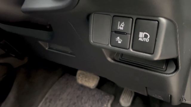 2018 Toyota Aqua (Prius C) Hybrid 1.5 Review - Interior And Exterior Details