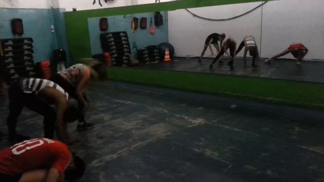 Girl gone wild - ensaio Fabullou's group dance смотреть онлайн