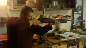 Как Хатсан 125 с газовой пружиной пробивает толстую доску!