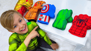 Тёма и Паша в косюмах супергероев помогают маме