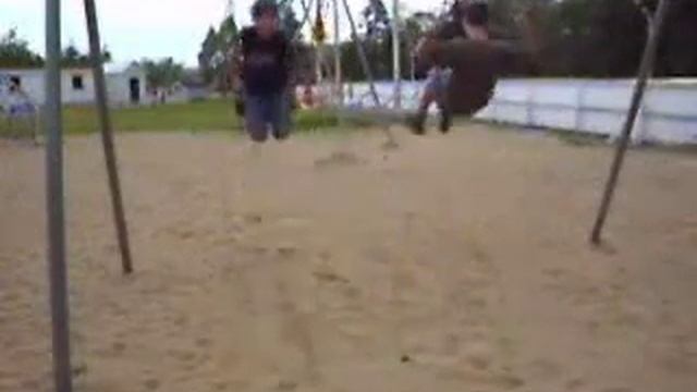 Приколы на качелях. смотреть онлайн