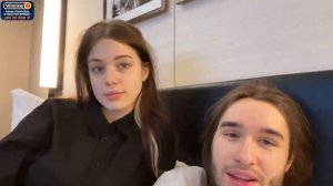 АКУЛИЧ И КОРЕШ СТРИМЯТ В ОТЕЛЕ | УГАРНЫЙ СТРИМ АКУЛИЧ