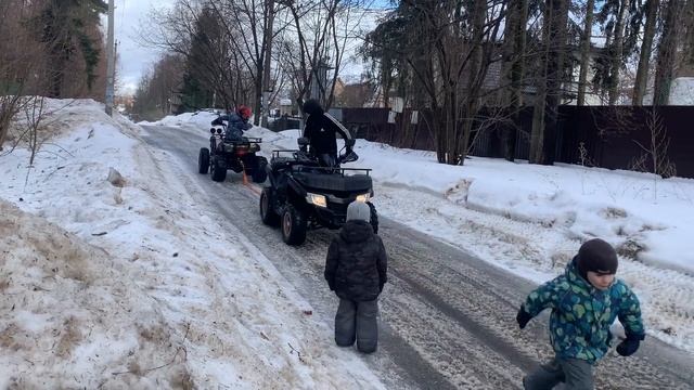 Перетягивание каната квадроциклами. Электричка против бензина 200cc. GreenCamel AWD 4x4 смотреть онлайн