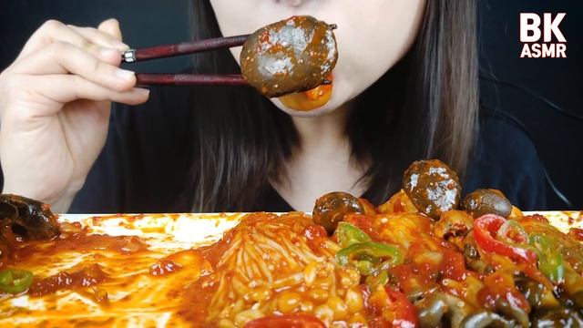 ASMR SPICY VARIOUS MUSHROOMS NO TALKING 매콤한 버섯 먹방(EATING SOUNDS) MUKBANG смотреть онлайн