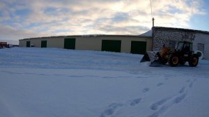 Чистка снега на телескопическом погрузчике. Будни тракториста. Деревенская жизнь.JCB 526. Зима 2021