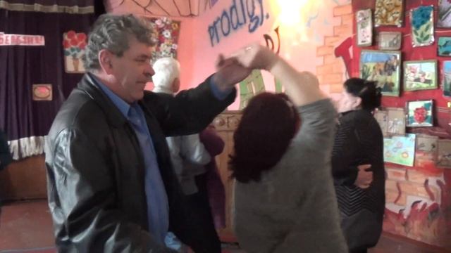 Ах, какая женщина.танцы в селе на дискотеке смотреть онлайн