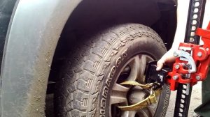 Устройство подъема за колесо