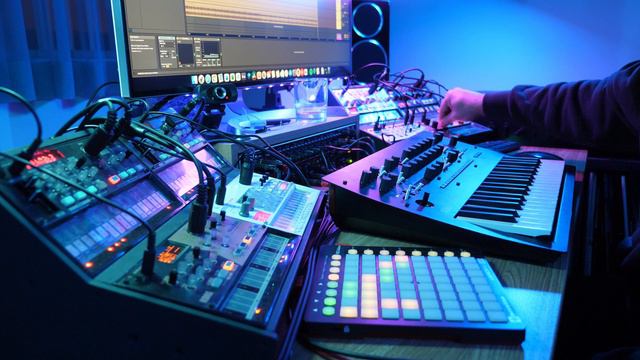 Day Dream - Live performance with the KORG Volcas & Minilogue XD смотреть онлайн