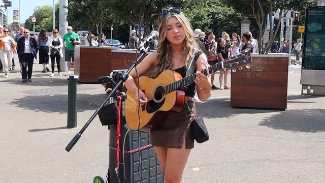 Large Crowd Stops for Kylabelle's Performance of "Make You Feel My Love". (Bob Dylan /Adele) cover. смотреть онлайн