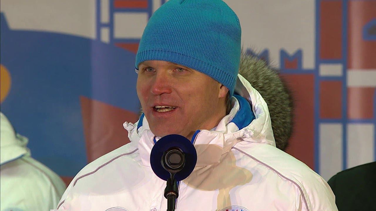 Спортивная студенческая ночь прошла на ГУМ-катке в Москве смотреть онлайн