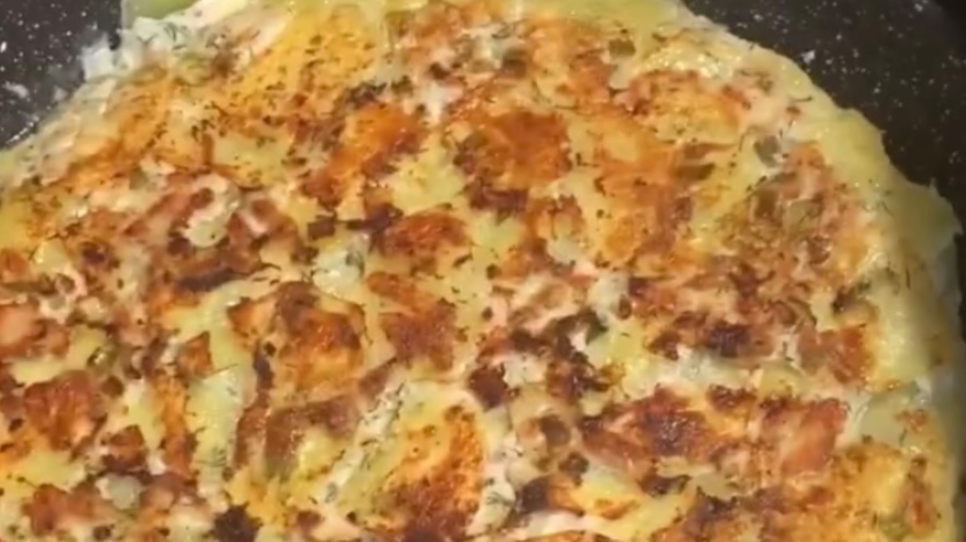 Картофельная запеканка с курицей и сыром на сковороде смотреть онлайн