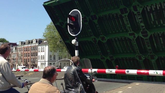 Bridge split in Amsterdam part 1 - Spliting / Разведение мостов в Амстердаме смотреть онлайн