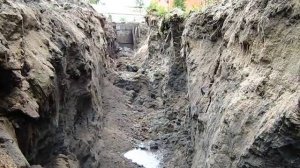 Обвал стенки траншеи