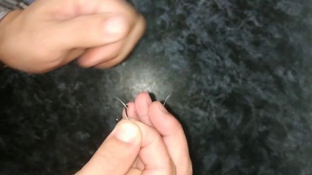 Как привязать крючок. УНИВЕРСАЛЬНЫЙ УЗЕЛ для рыбалки! How to tie a hook. Fishing knot. смотреть онлайн