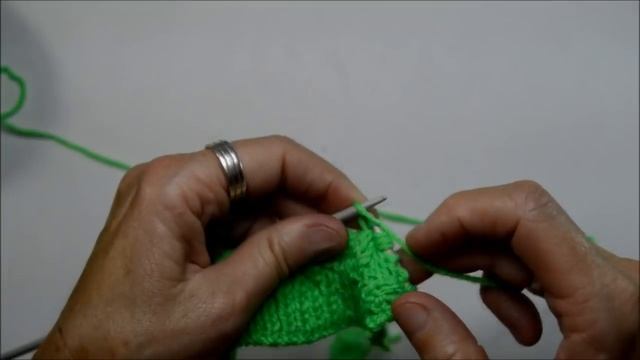 DIY. Calcetines con ochos y con dos agujas//Socks with cables and two needles смотреть онлайн
