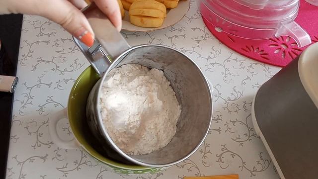 МАМИНА ШАРЛОТКА! Та самая, любимая, из детства! Просто и очень вкусно! смотреть онлайн