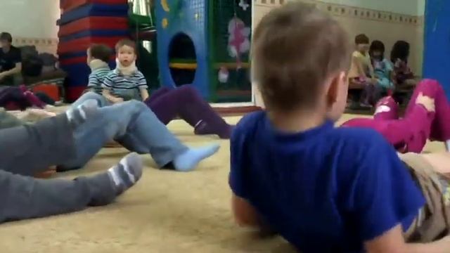 Игра Гусеницы и бабочки. Игровое занятие "Отцы и дети" смотреть онлайн