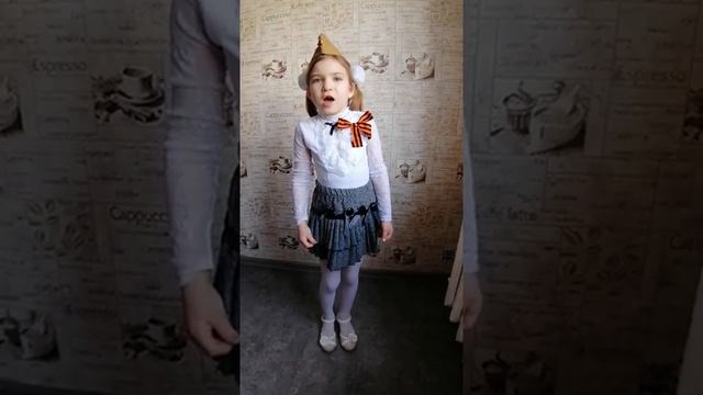 Песня "Катюша", поет Коршунова Ева, 6лет смотреть онлайн