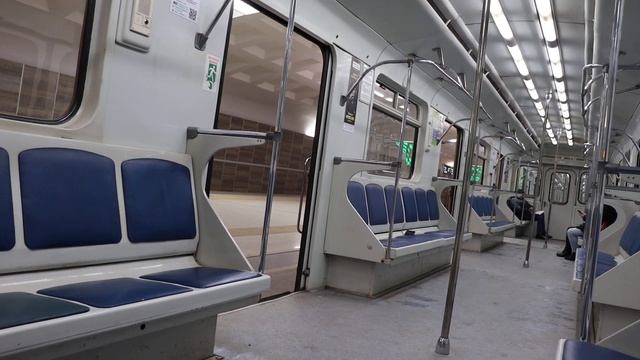 Поездка на метропоезде 81-553.3 № 10296 до Дубравной и обратно в Казанском метро . (11.01.2022) смотреть онлайн